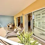Prime Beachfront Living - Sea View, Large Balcony & Private Garage Apartmán