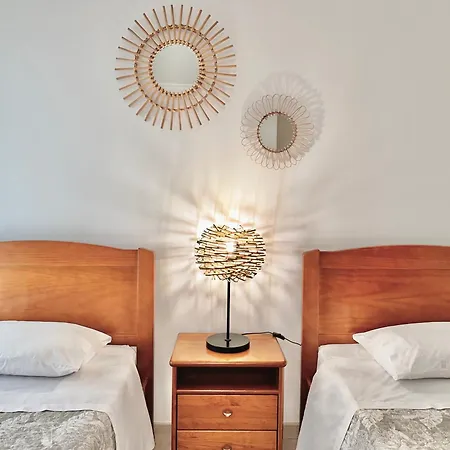 Premium Beachfront 2br - Sea Views, Large Balcony & Private Garage, Wi-fi, Ac *