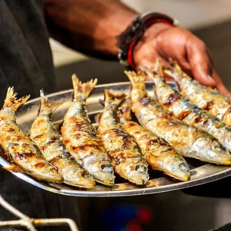 Premium Beachfront 2br - Sea Views, Large Balcony & Private Garage, Wi-fi, Ac Portimão