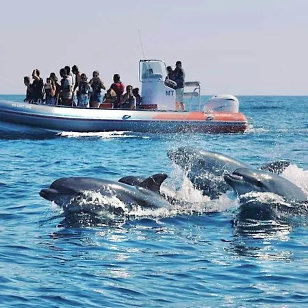 Premium Beachfront 2br - Sea Views, Large Balcony & Private Garage, Wi-fi, Ac *