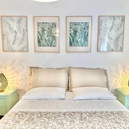 Premium Beachfront 2br - Sea Views, Large Balcony & Private Garage, Wi-fi, Ac *