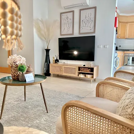 Premium Beachfront 2br - Sea Views, Large Balcony & Private Garage, Wi-fi, Ac * Portimão