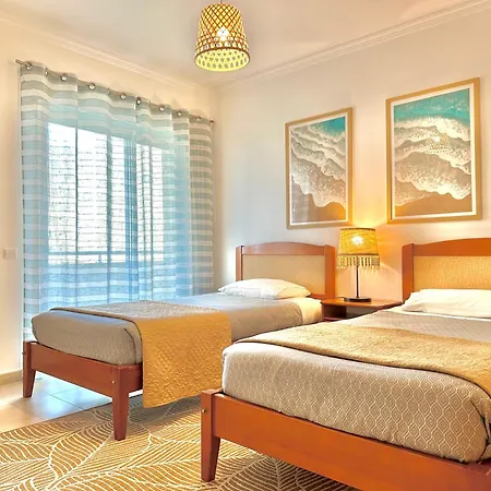 Apartmán Prime Beachfront Location- Sea View, Large Balcony & Private Garage *