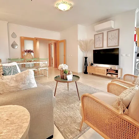 Prime Beachfront Location- Sea View, Large Balcony & Private Garage Portimão