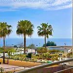 Prime Beachfront Living - Sea View, Large Balcony & Private Garage * Portimão