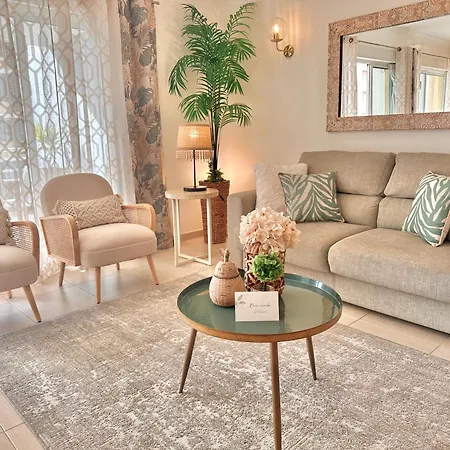 Apartament Lovely Beachfront With Aircon/wifi