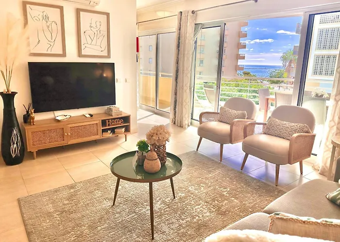 Prime Beachfront Living - Sea View, Large Balcony & Private Garage Apartament