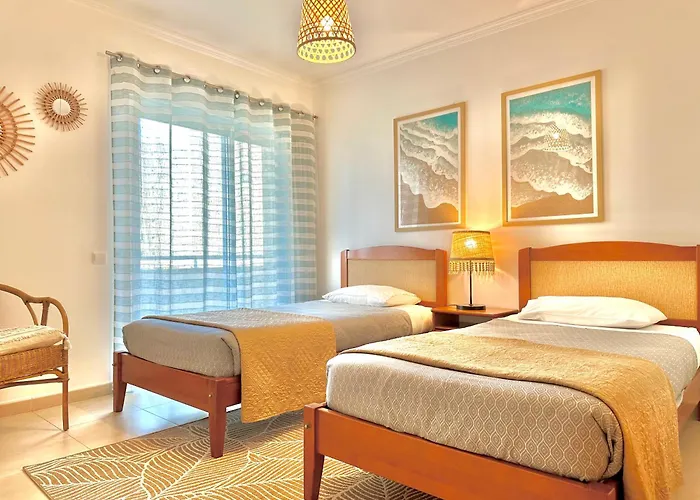 Apartament Prime Beachfront Living - Sea View, Large Balcony & Private Garage *