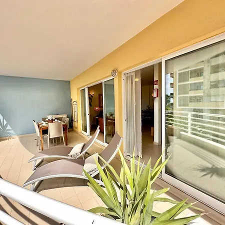 Prime Beachfront Living - Sea View, Large Balcony & Private Garage Appartement