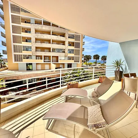 Prime Beachfront Living - Sea View, Large Balcony & Private Garage Appartement *