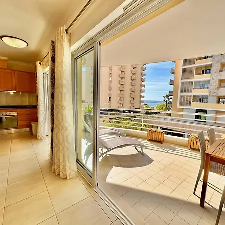 Prime Beachfront Living - Sea View, Large Balcony & Private Garage * Portimão